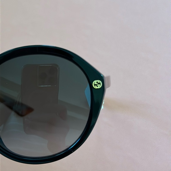 New Gucci Sun Glasses. Brown With Black Frame. - Picture 6 of 12